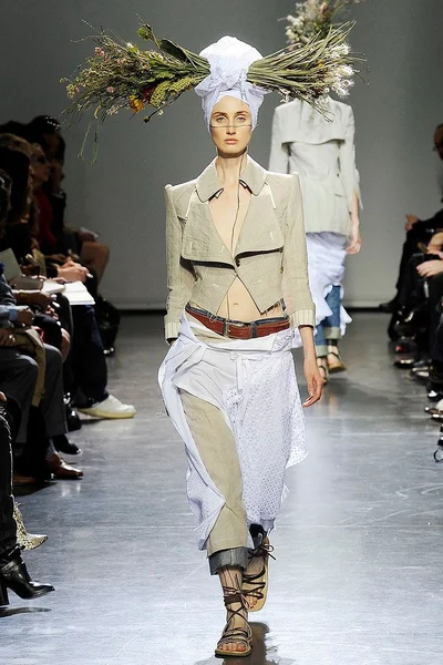 Look 37